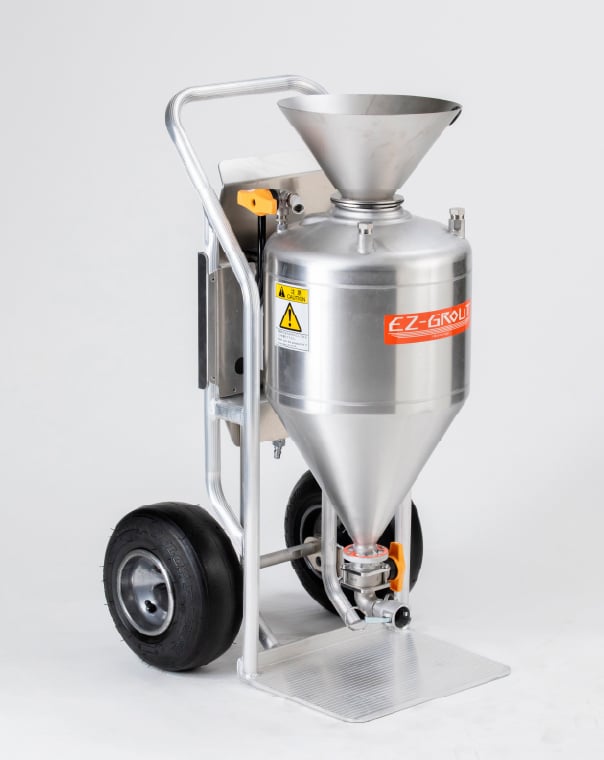 写真：モルタル圧送機 EZ-GROUT